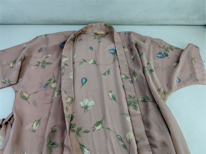 Vestidos y Salto de Cama de Dama en Buen Estado - imagen 9