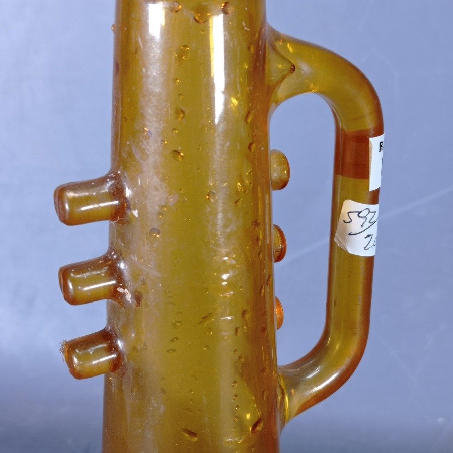 Botella con fisonomía de trompeta, medidas: 37,5cm de alto. - imagen 4