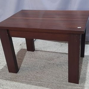 Lote siguiente: Mesa de Living Cuadrada Madera Maciza Oscura 70x50 cm