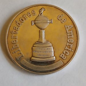 Medalla Conmemorativa "Campeón Libertadores de América 1980" Club Nacional de Football - imagen 1