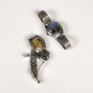 Lote siguiente: Dos Relojes de Pulsera para Dama Orient y Tressa