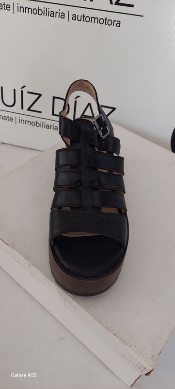 Zapatos de cuero en excelente condición - imagen 3