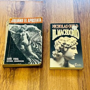 Lote anterior: El Macedonio de Nicholas Guild y Juliano el Apóstata de Gore Vidal