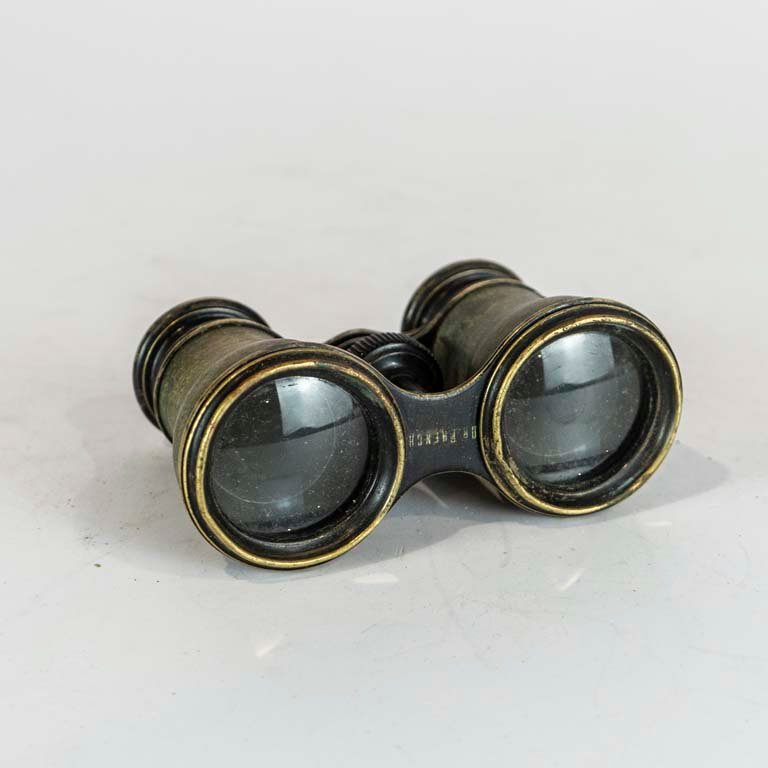 Lote siguiente: Par de prismáticos para teatro de bronce - Medidas: 11x7cm