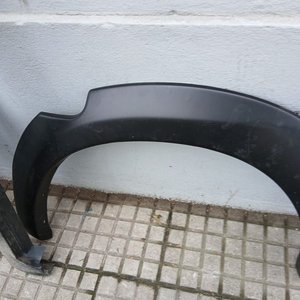 Lote de 32 Piezas de Autopartes: Caretas, Guardabarros y Más - imagen 10