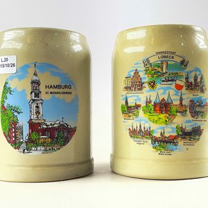 Par de Jarras de Cerveza de Cerámica con Escenas de Ciudades Alemanas - imagen 3