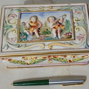 Lote siguiente: Cofre de Porcelana Capodimonte con Querubines y Detalles Dorados