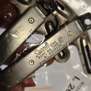 Par de Bayonetas Sierra para Mascarilla de Oxígeno MBU5/MBU12 - Nuevas - imagen 2