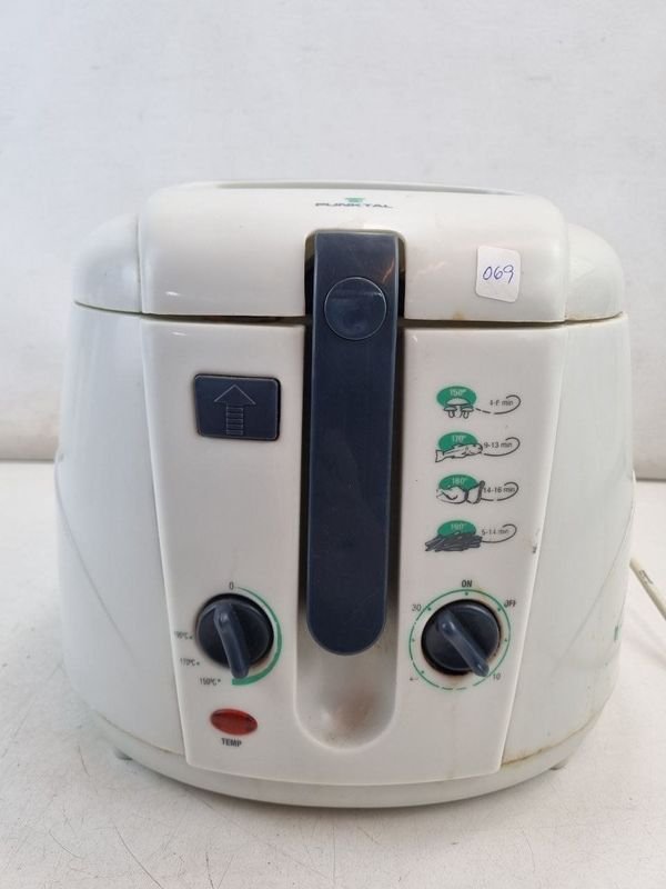 L 343 - Práctica freidora eléctrica marca Punktal con canasto interno y control de temperatura (Funciona)