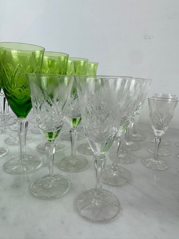 Juego de cristalería tallada con copas en cristal color verde - imagen 6