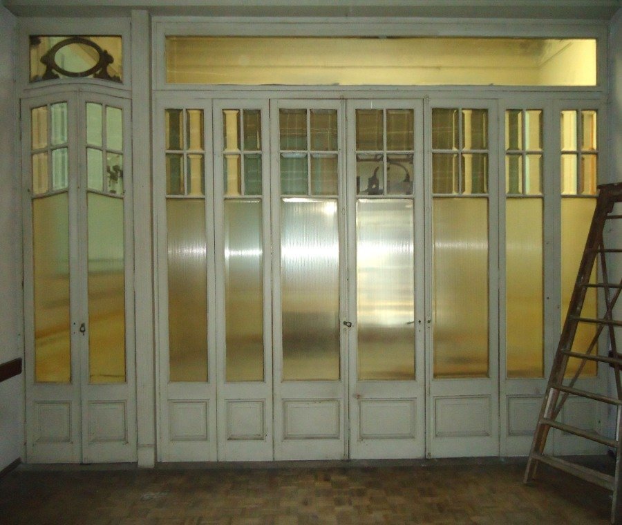 Puerta de madera antigua con seis paneles - imagen 3