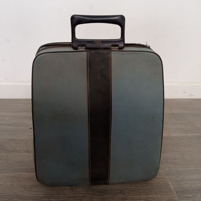 Maquina de escribir portátil Olivetti con estuche - imagen 4