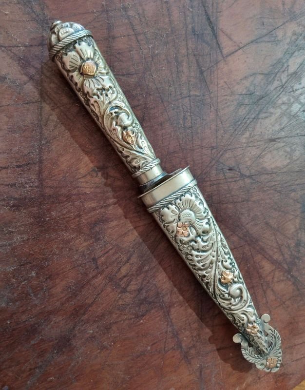 Cuchillo de plata con diseño floral y cuchara - imagen 4
