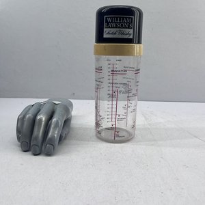 Lote siguiente: Coctelera de Acrílico William Lawson's con Medidas para Tragos
