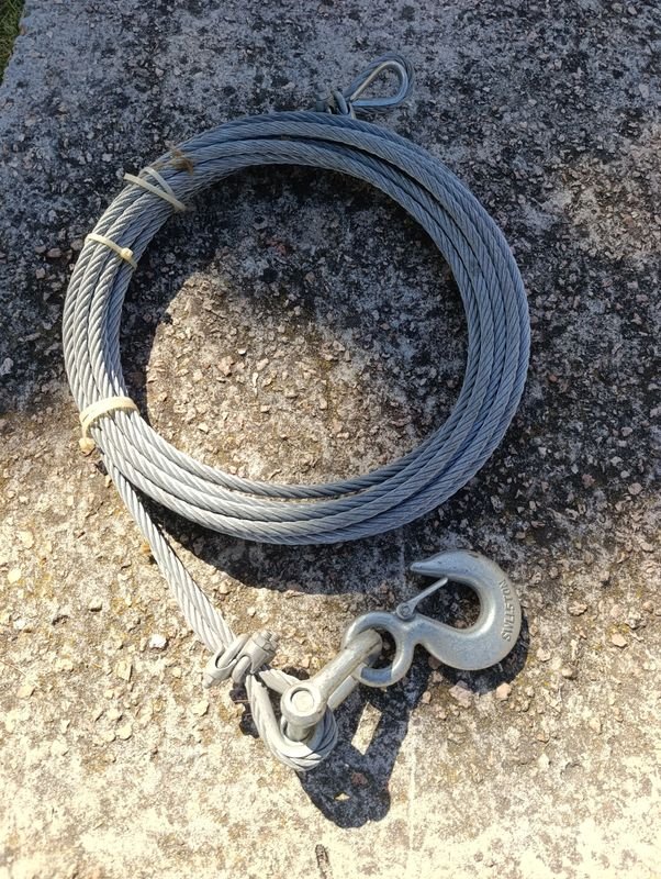 Lote siguiente: Cable de acero y gancho metálico