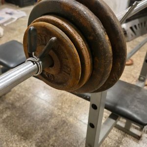 Banco de Musculación con Barra, Mancuernas y Discos de Pesas - imagen 4