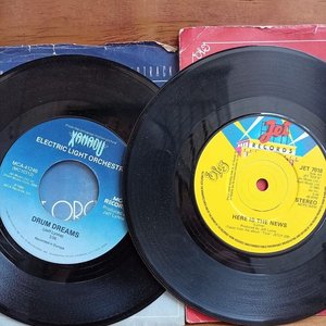 Dos Discos Simples de Vinilo: Electric Light Orchestra - Xanadú y Here Is The News - imagen 2