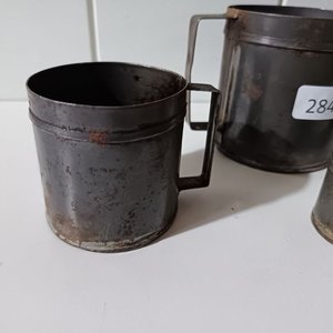 Juego de 4 Tazas Medidoras Antiguas de Metal - imagen 4