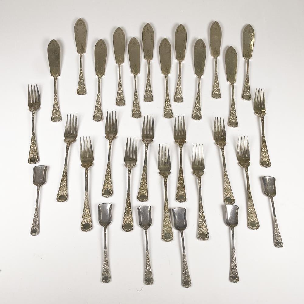 Conjunto de 30 Cubiertos Labrados en Metal Plateado