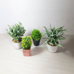 Cuatro Macetas con Plantas Artificiales Decorativas - imagen 1