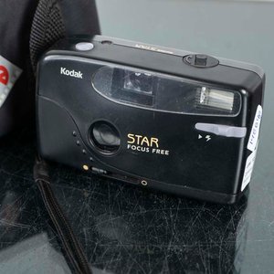 Cámara Kodak Star Focus Free con Estuche - imagen 2