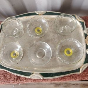 Bandeja de metal con 5 copas de vidrio para postre - imagen 2