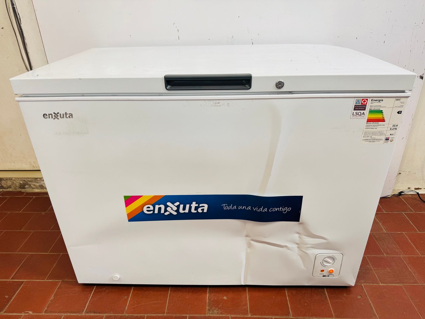 Freezer Horizontal Enxuta 297 Litros Sin Uso con Detalles Estéticos