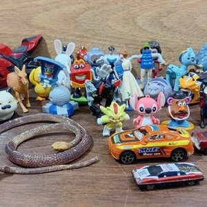 Lote de Juguetes Coleccionables McDonald's y Personajes Varios - imagen 4