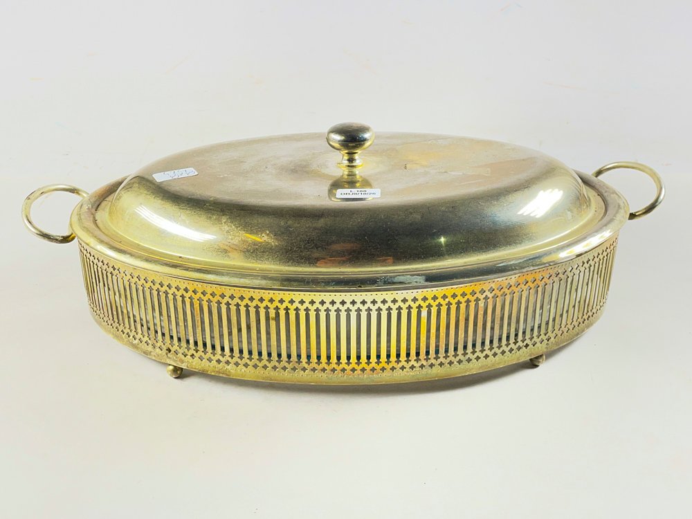 Fuente Oval de Vidrio con Soporte y Tapa Metálica - 35 x 24 cm
