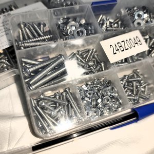 Lote de 2 Cajas con Tornillos y Tuercas Variados - imagen 3