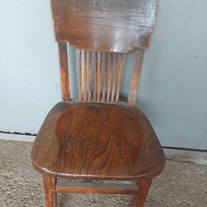 Silla Antigua de Madera con Asiento Conformado - imagen 1
