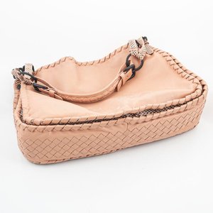 Cartera Bottega Veneta de Cuero Rosa con Detalles Trenzados - imagen 4