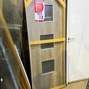 Lote anterior: Una puerta interior mdf y vidrio color beige con detalle 203 x 75 cm