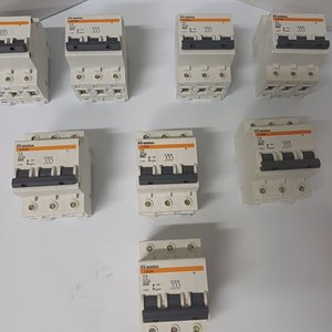 Caja con 4 Llaves Térmicas Trifásicas HONBA C45N 6A - imagen 2