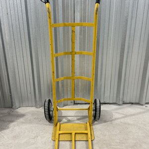 Carrito de Carga Amarillo con Ruedas Grandes y Plataforma Abatible - imagen 1