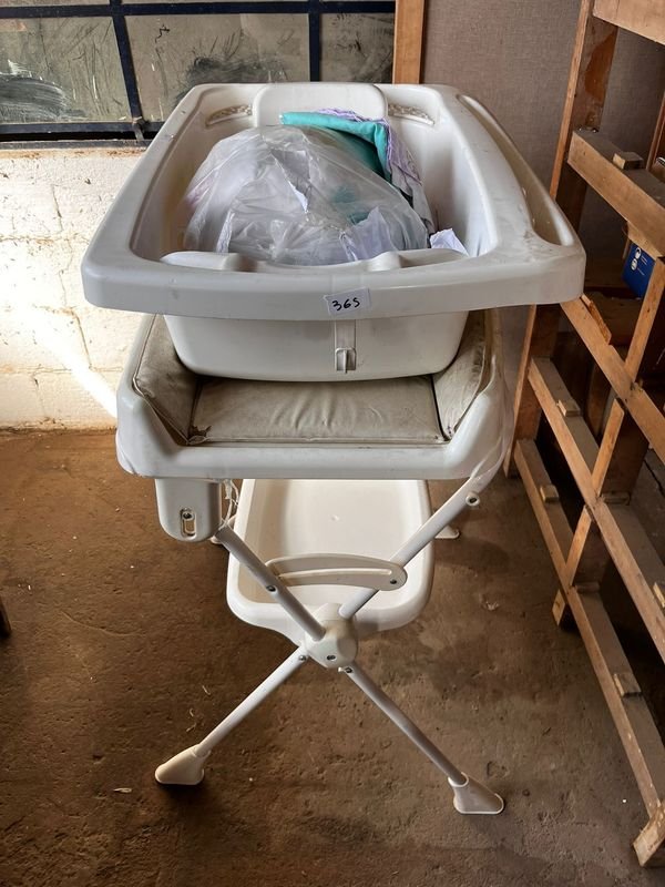 Cambiador de Bebé con Bañera y Accesorios