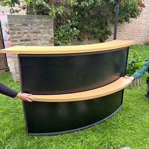 Barra Curva Moderna Negra y Madera Clara - imagen 3