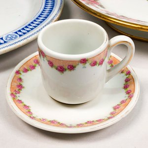 Juego de Taza y Platito con Dos Platos Decorativos Vintage - imagen 5