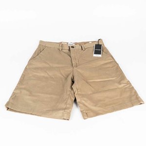 Lote siguiente: Bermuda Beige Jack&Jones Talle M con Etiqueta