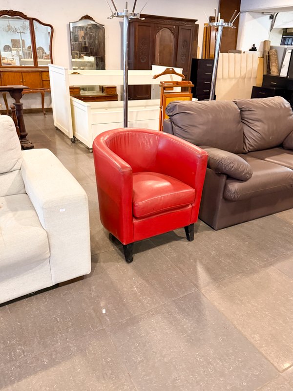 Sillón Club Rojo Tapizado en Cuero