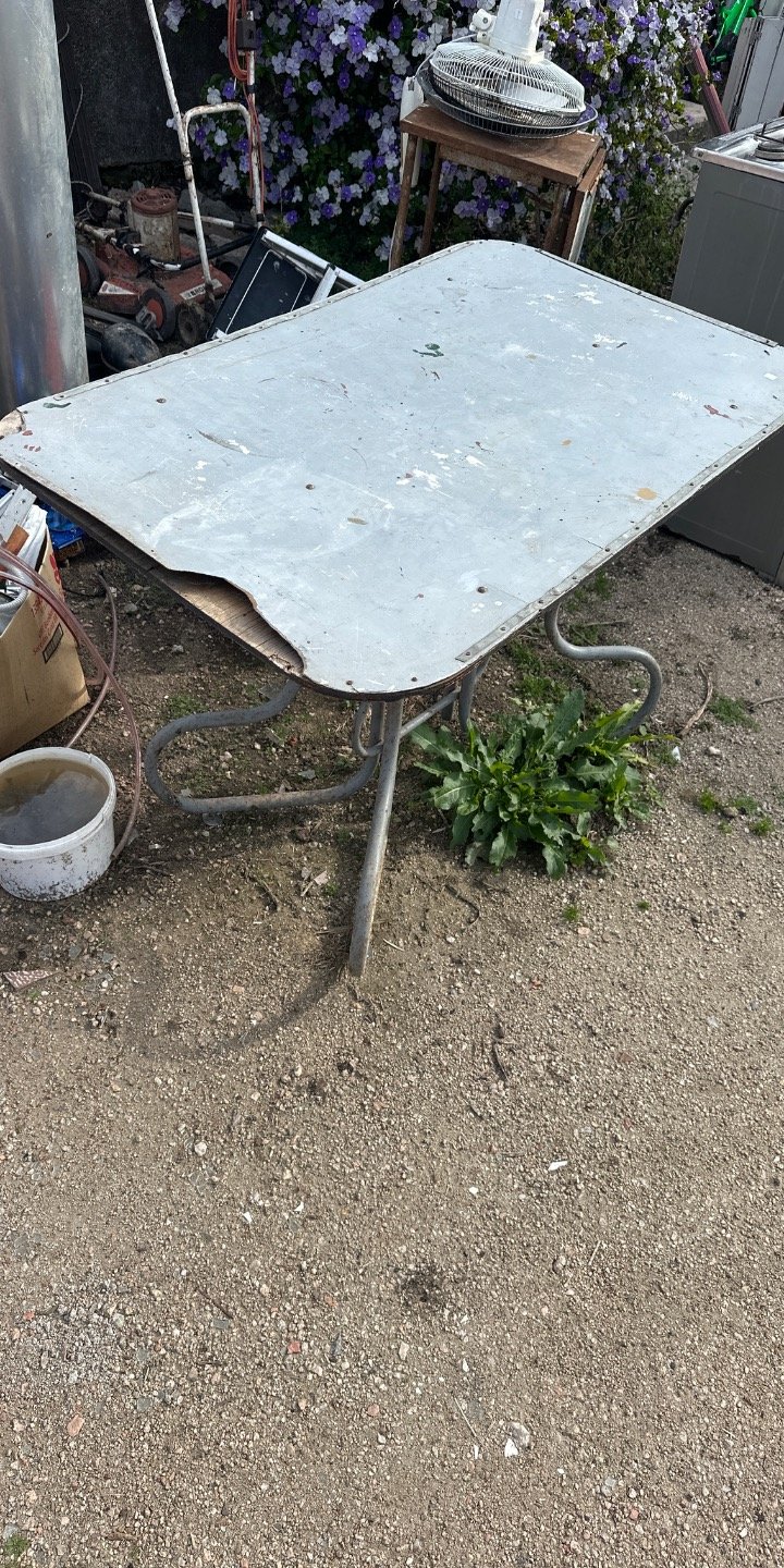 Mesa de Metal Antigua