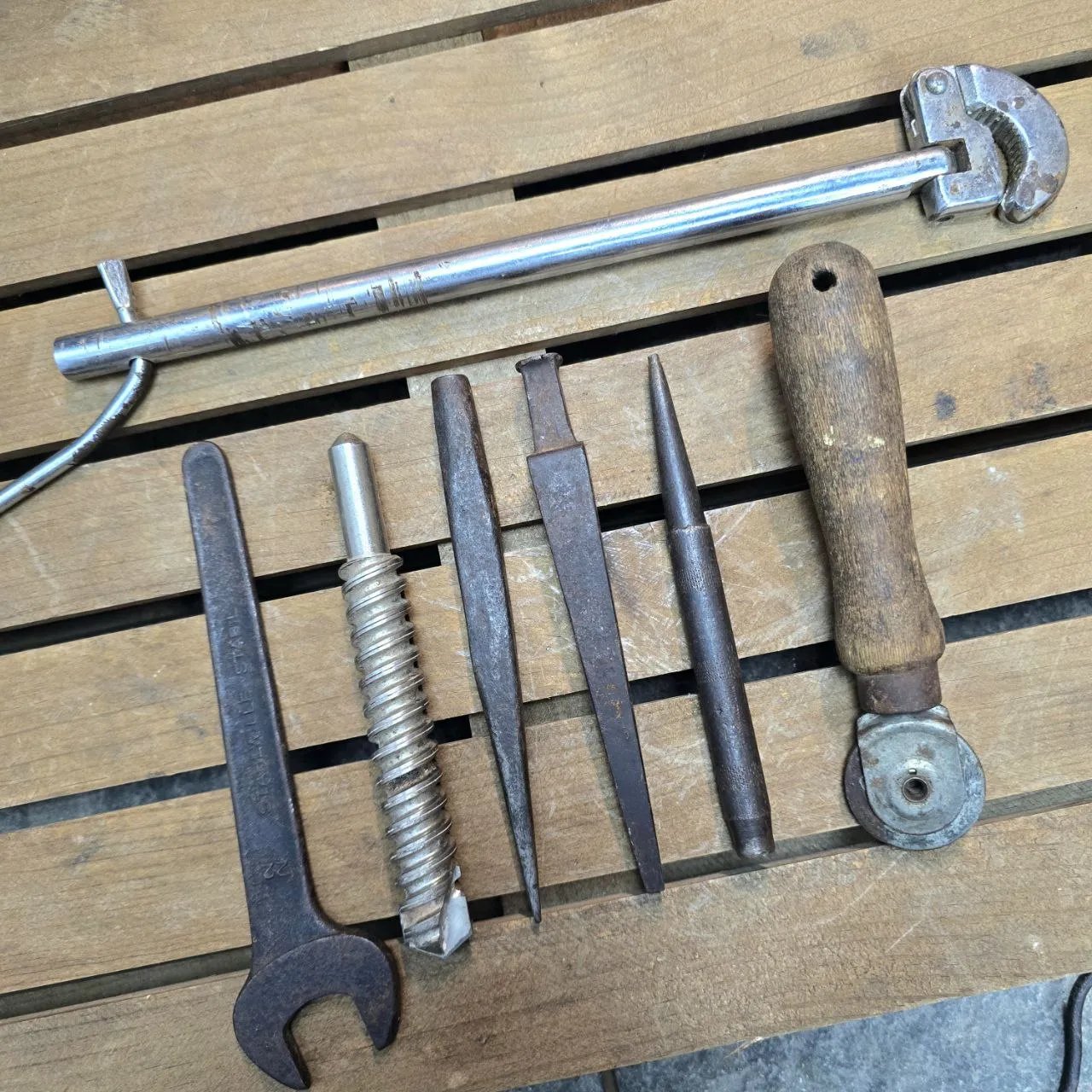Conjunto de herramientas varias en buen estado - imagen 2