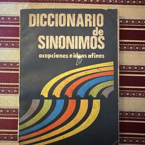 Lote de 8 Libros Variados: Camping, Historia, Diccionarios y Más - imagen 7