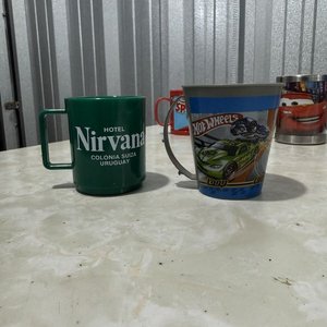 Lote de 8 Tazas Plásticas y 1 de Acero Inoxidable con Diseños Infantiles - imagen 6