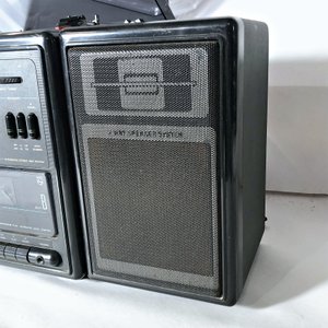 Equipo de Audio Philips con Tocadiscos, Doble Casetero y Parlantes - imagen 4