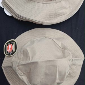 Lote siguiente: Gorros de Pescador Tipo "Bucket Hat" Color Beige
