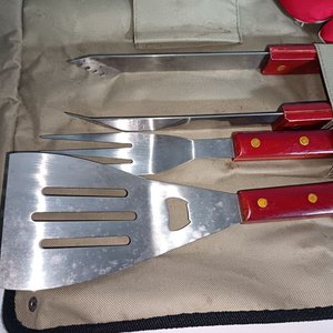 Set de Parrilla con Delantal y Utensilios - imagen 2