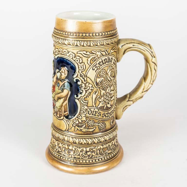 Jarra de cerveza policromada con escenas en relieve - imagen 2