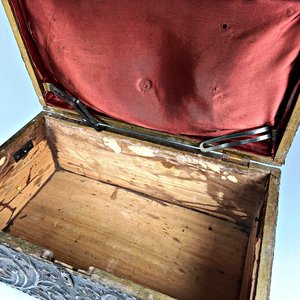 Arcón de Madera con Repujado en Cobre Decorado - imagen 6