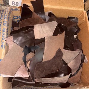 Lote de Retazos de Cuero en Varios Tonos para Artesanos - imagen 10
